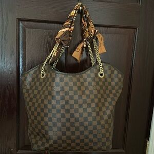 Louis Vuitton Handbag With Matching Handle Scarves